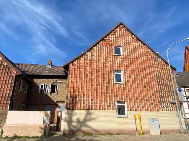 Casa d'angolo con quattro unità abitative nel centro di Helmstedt