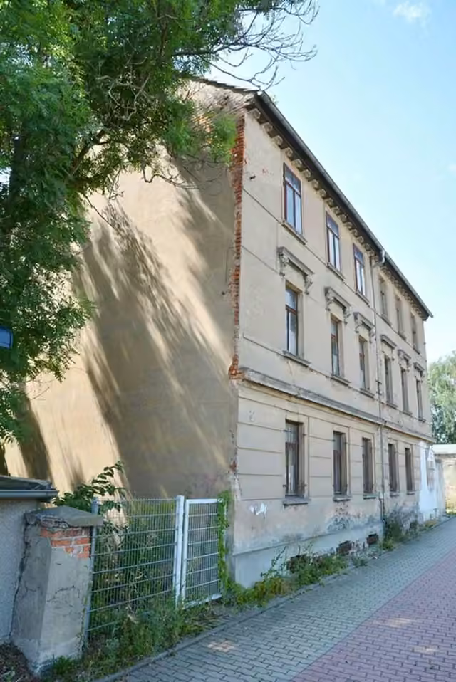 Casa con 7 appartamenti da ristrutturare nel centro di Altenburg