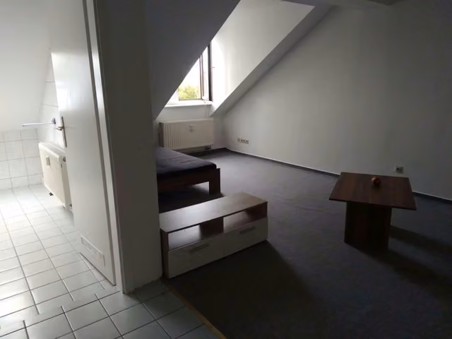 Monolocale mansardato di 24 m² in un palazzo del 1870 a Zwickau